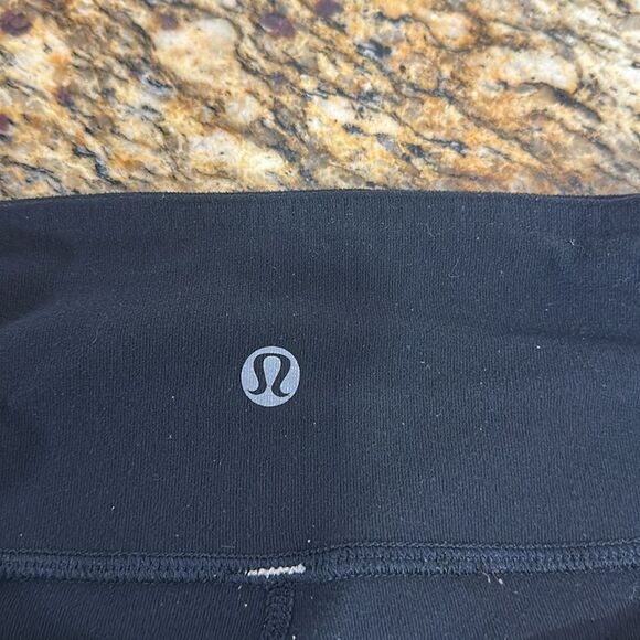 Lululemon Athletica Reversible Groove Capri In Black Size 10 - Picture 8 of 8
